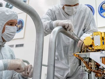 NASA conclui instalação do mastro de câmera no Rover Mars 2020 