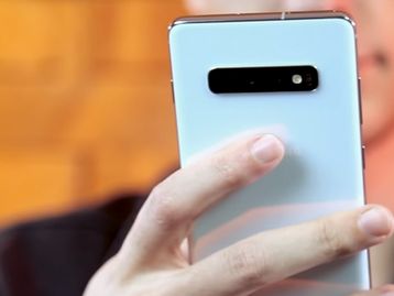 Samsung presenteia funcionários demitidos na China com Galaxy S10+