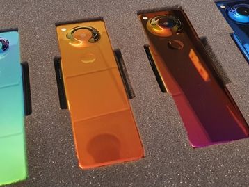 Essential trabalha em novo celular que parece um controle-remoto