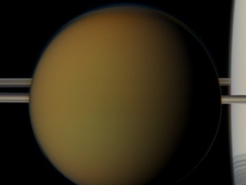 Mapeamento de lua de Saturno revela presença de material orgânico