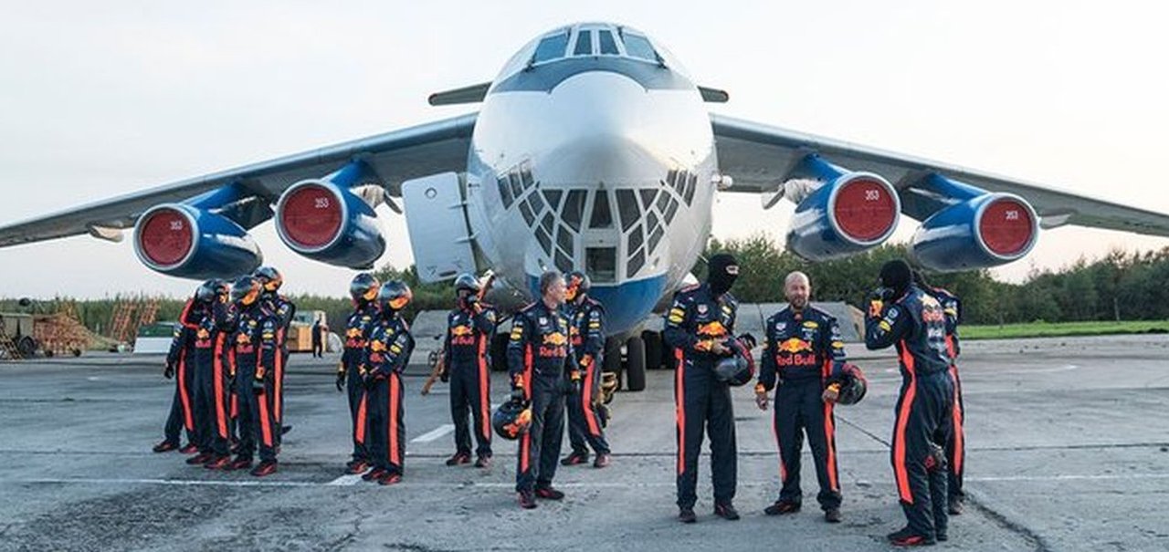 Equipe Red Bull F1 mostra como fazer pit stop em gravidade zero