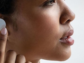 Microsoft adia chegada de fones sem fio Surface Earbuds para 2020