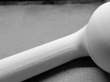 Estudante cria AirPod gigante que funciona como caixa de som