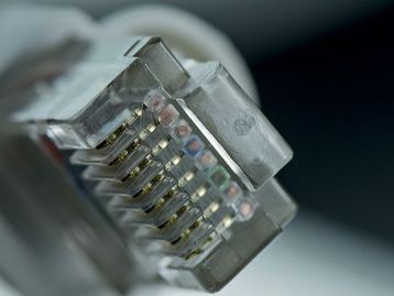 Justiça condena Vivo a pagar indenização por quedas de internet