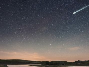 Astronauta na NASA captura do espaço imagem de chuva de meteoros