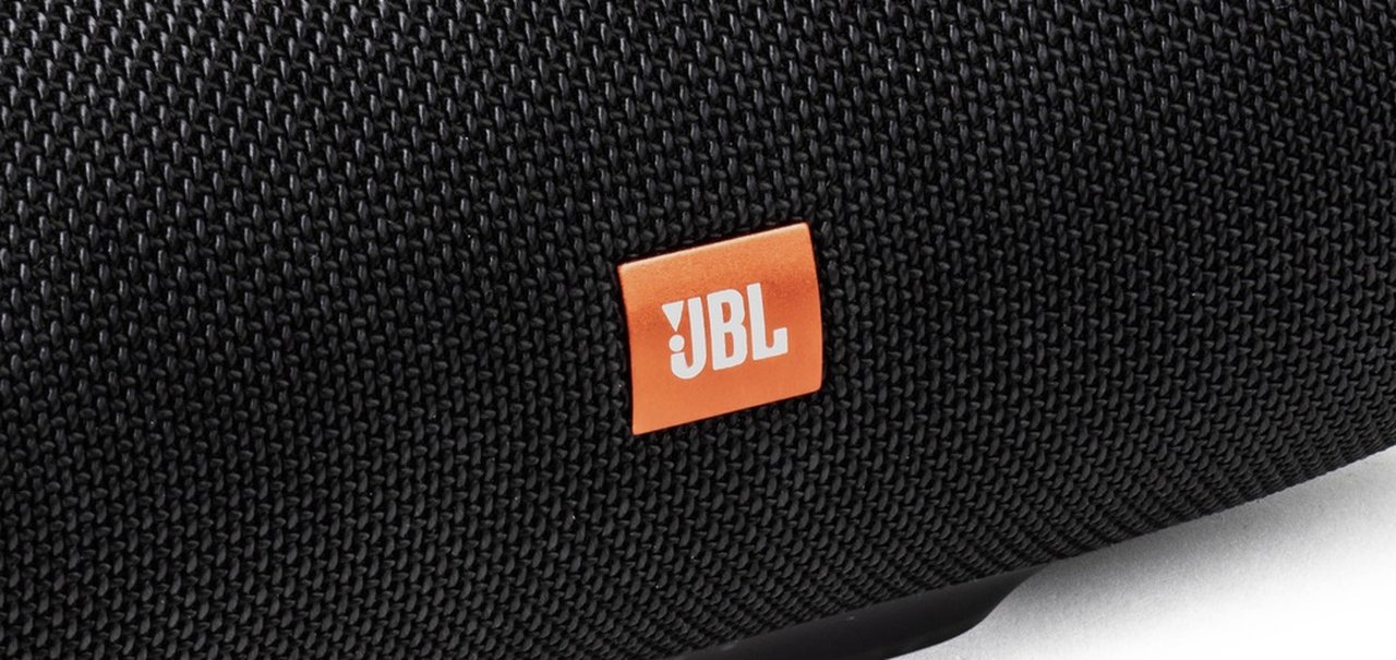 JBL anuncia soundbar com Dolby Atmos e fones com grafeno