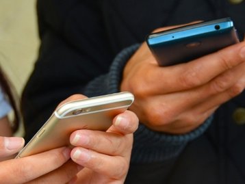 EUA: Senador propõe lei para banir uso de celulares por menores de 21 anos