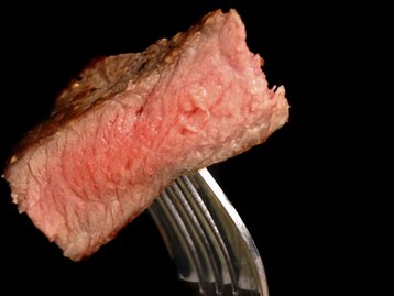 Vilã na mesa: consumo de carne é associado a maior índice de mortalidade