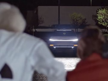 Cybertruck substitui DeLorean em cena de De Volta Para o Futuro
