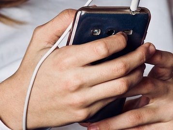 WhatsApp: menor vaza nudes da ex e pais terão que indenizá-la
