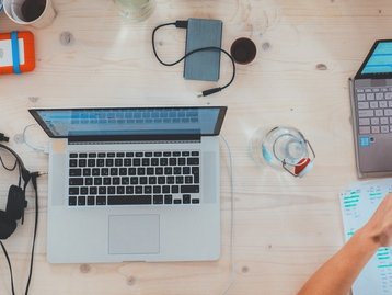 Itens essenciais para deixar sua mesa de trabalho mais agradável