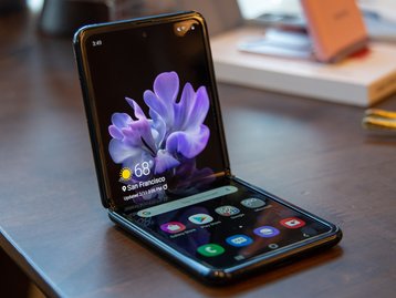 Unidade do Samsung Galaxy Z Flip racha na primeira dobrada
