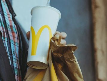 Bug do McDonald's permitia comprar lanches de graça e sem limites