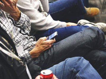 Uso de internet por celular aumentou em 2019; computador diminuiu