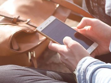 Você ficaria 24 horas sem celular? Homem relata prós e contras