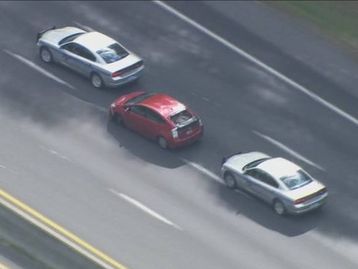 Tesla Model 3 persegue e ajuda prender motorista bêbado [vídeo]