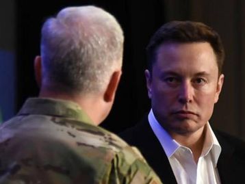 Elon Musk diz que a “era dos jatos acabou” para general americano