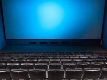 China reabre primeiro cinema durante pandemia, mas ninguém aparece