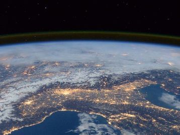 Atmosfera da Terra brilha em foto registrada da Estação Espacial