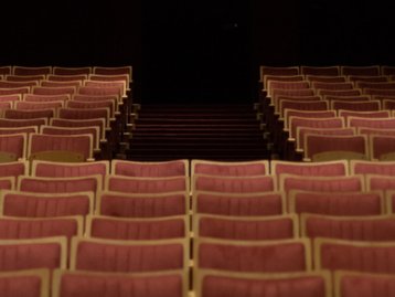 Redes de cinema fecham salas no país durante pandemia