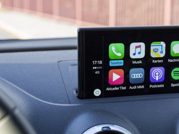 Android Auto e Apple CarPlay podem reduzir reações de motoristas
