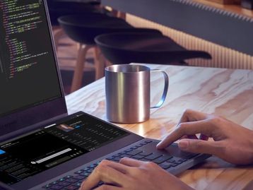 ROG Zephyrus Duo 15: novo notebook gamer tem 'meia tela' extra