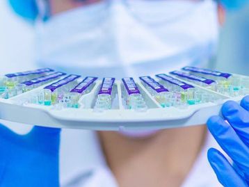 Cientistas testam nova droga para tratamento da covid-19