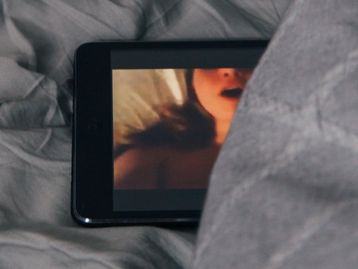Consumo de pornografia aumenta durante a pandemia