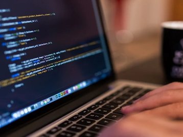 Startup brasileira oferece 10 mil bolsas para cursos online em TI