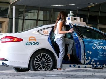 'Táxi-robô' da Ford tem estreia adiada para 2022