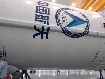 China lança foguete com cápsula espacial que pode chegar à Lua