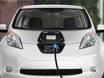 Novo sistema permite recarregar carros elétricos em movimento