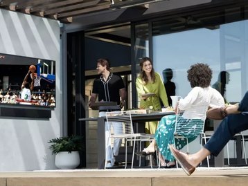 Samsung lança TV 4K resistente destinada a ambientes externos