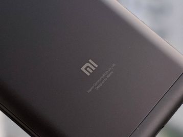 Patente da Xiaomi mostra celular dobrável com câmera giratória
