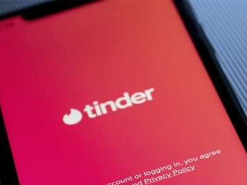 Tinder deixará de bloquear perfis que apoiam o Black Lives Matter