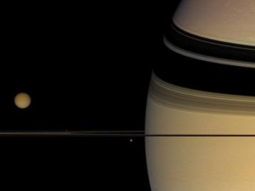 Fujona! Lua de Saturno está “escapando” de sua órbita