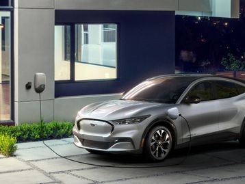 Mustang elétrico March-E terá recargas rápidas gratuitas nos EUA
