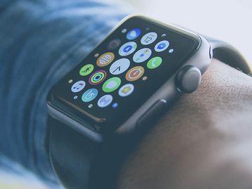 Apple Watch salva aposentado de 92 anos após queda de 6,2 metros