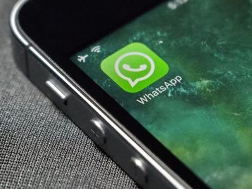 Diretor do WhatsApp compara lei das fake news a tornozeleira eletrônica