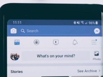 Facebook começa a receber modo escuro no app móvel