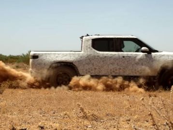 Veja como uma caminhonete elétrica se sai em estradas de terra