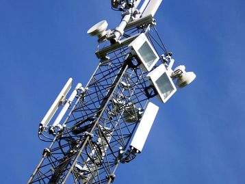 Brasil alcança 100 mil antenas de celular, mas precisamos de mais