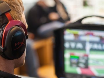 Fone de ouvido gamer: melhore suas jogatinas com headsets HyperX