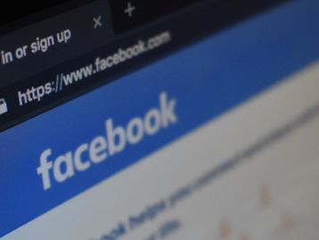Facebook exclui rede ligada à família Bolsonaro e ao PSL