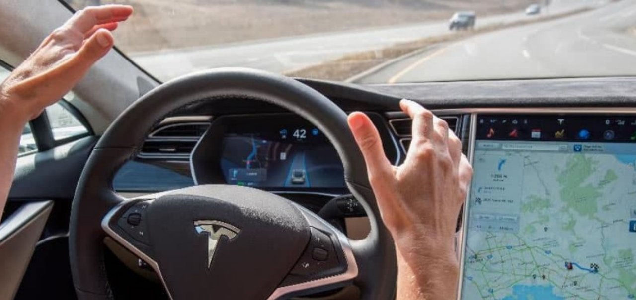 Autopilot da Tesla salva motorista de 'pneu voador' [Vídeo]