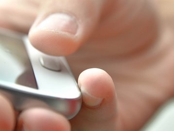 Leitor biométrico que ocupa toda a tela do celular chegará em breve
