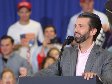Twitter restringe conta de Trump Jr. por fake news sobre covid-19