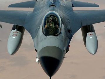 Avião guiado por IA combate piloto da Força Aérea em simulação