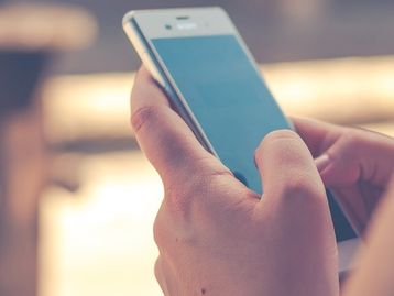 Operadora quer plano de celular mais barato, mas com anúncios