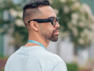 Facebook e Ray-Ban estão desenvolvendo óculos inteligente 